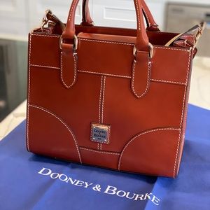 *AUTHENTIC* Dooney & Bourke Purse